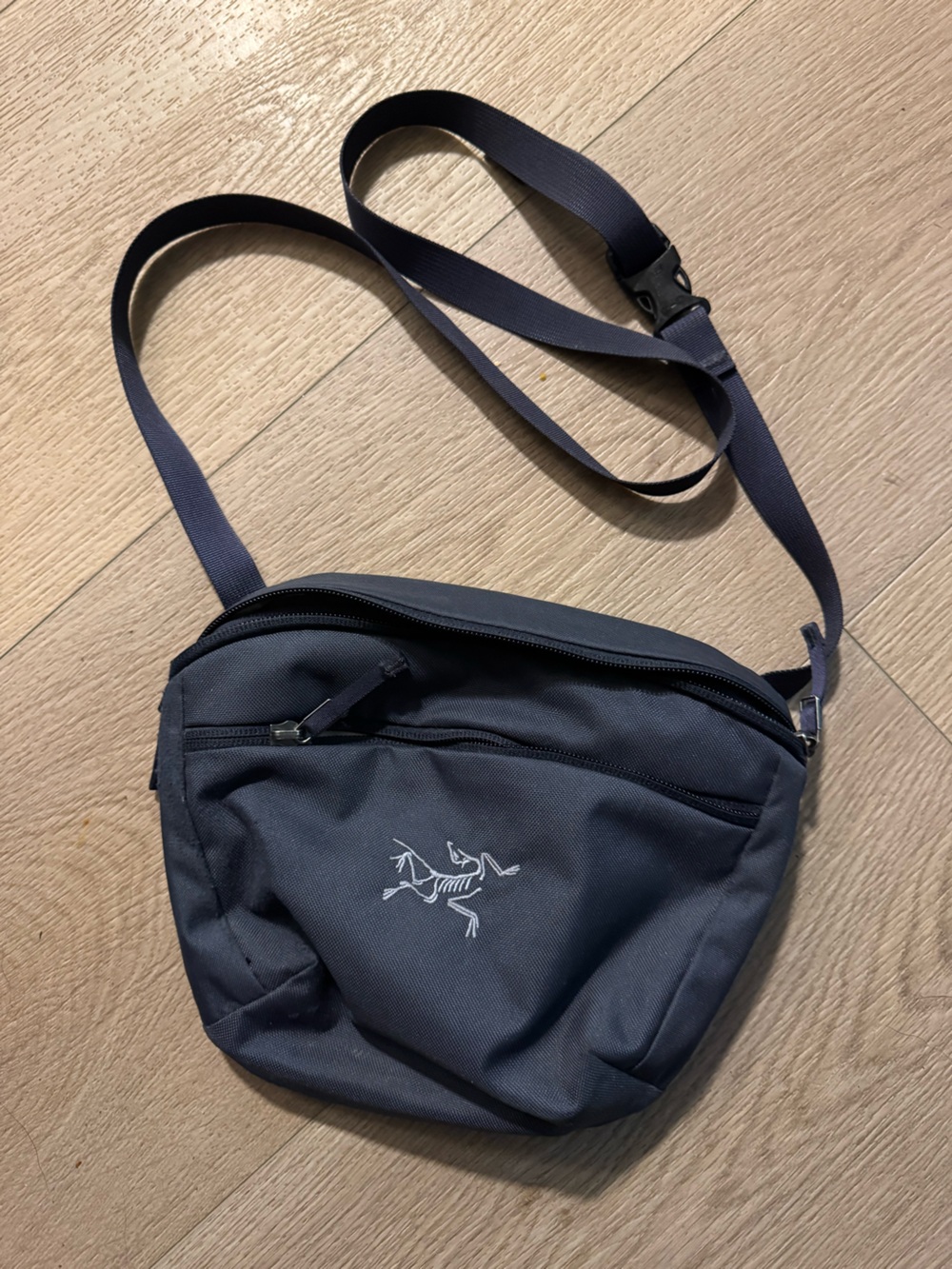 Arc'teryx Navy Blue Mantis Bag - excellent condition